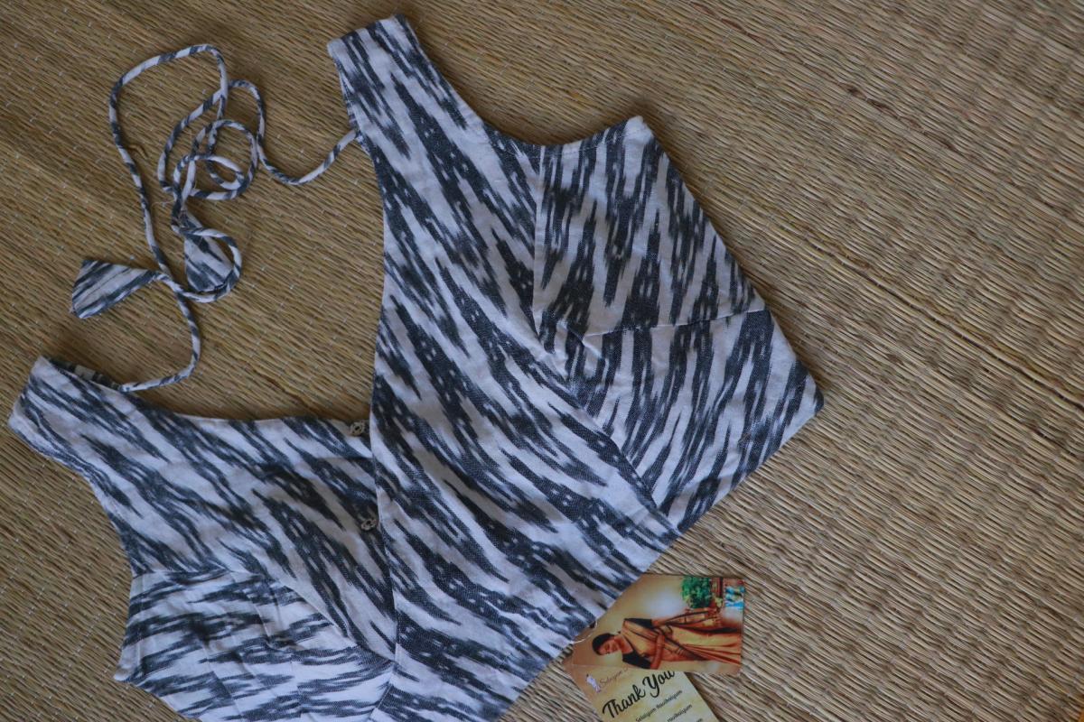 Cotton ikkat white and black